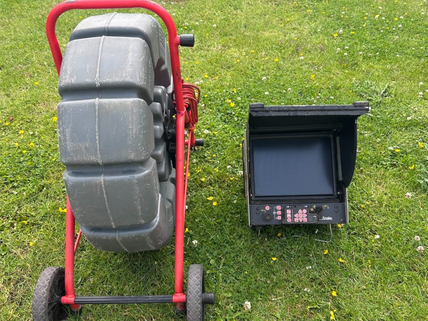 Leitungsprüfung mit Kamera Kamerainspektion einer Leitung mit Monitoranzeige in Duisburg