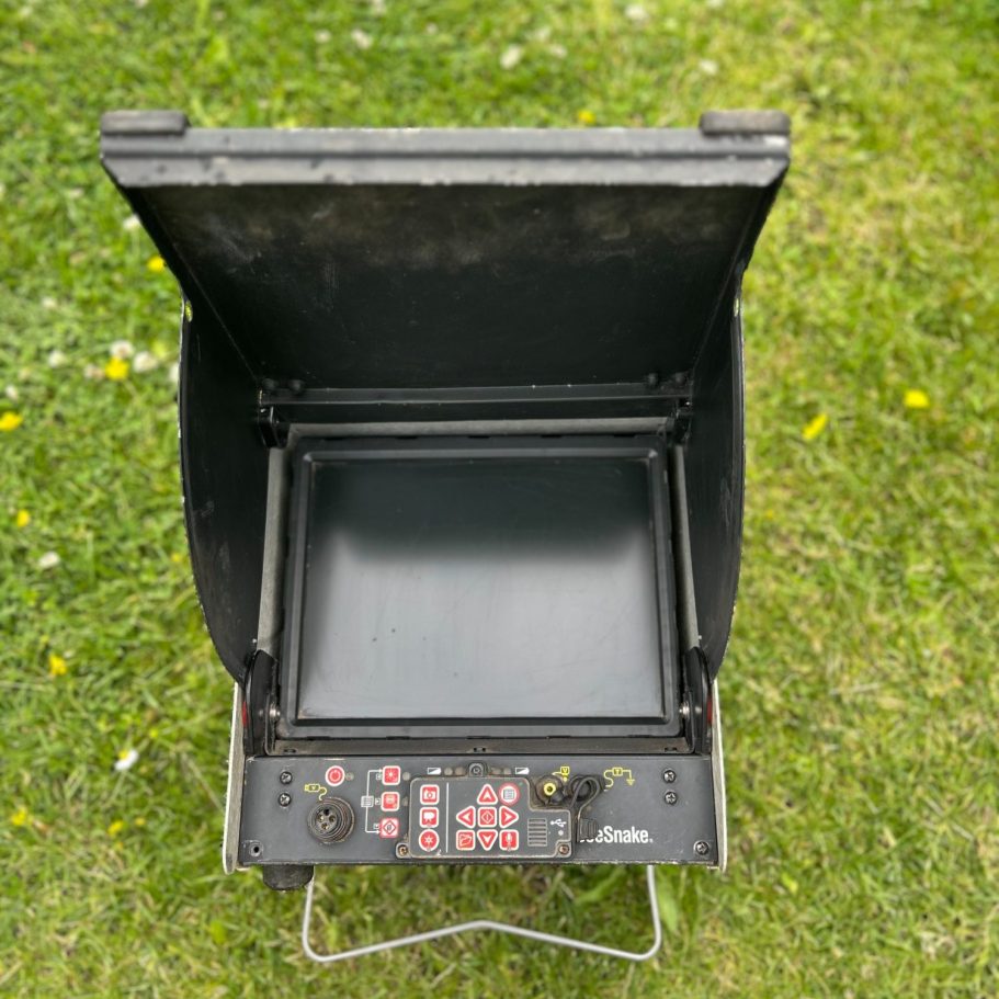 Display einhaut zur Kontrolle von Rohren die mit kamera eingeführt wird